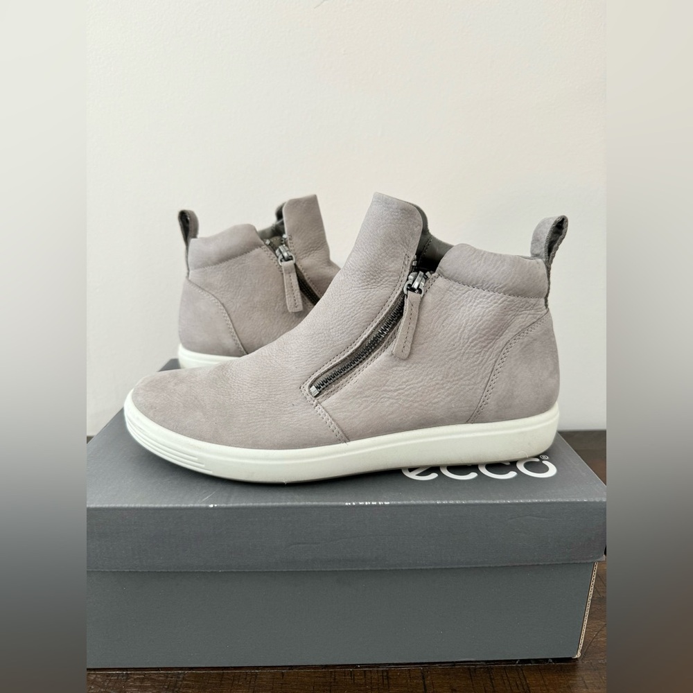 ECCO Soft 7 Low Cut Zip Bootie, Size 9-9.5 Women’s, Grey Rose (Color)